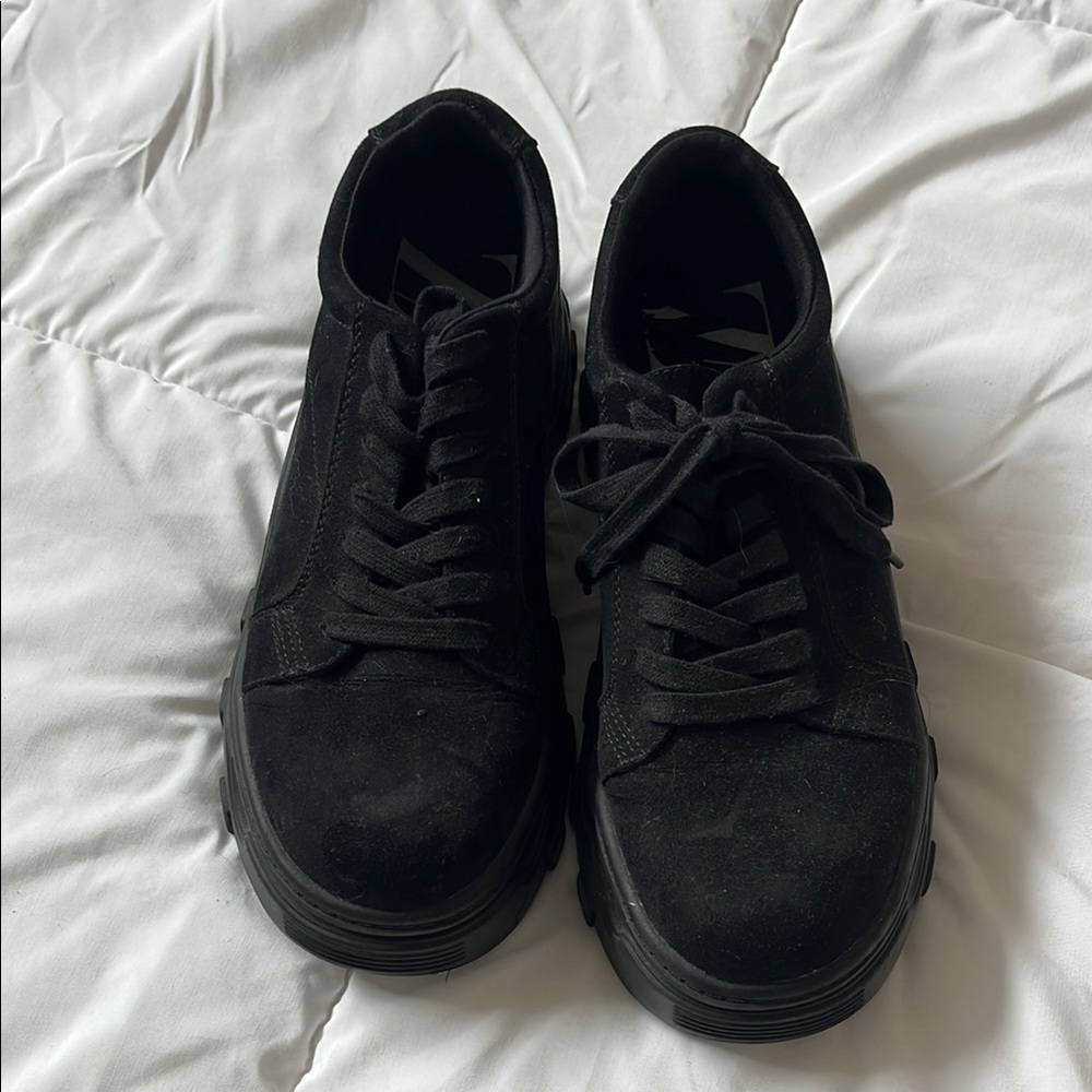 Black Women’s Sneakers